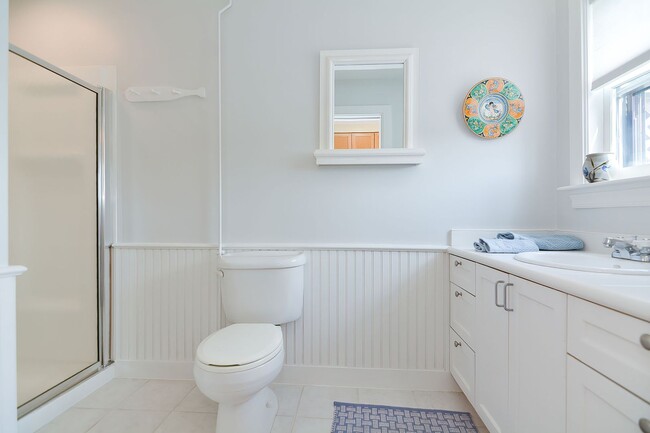 Building Photo - Winter Rental: Waterfront 3 Bed/3 Bath on Rocky Neck
