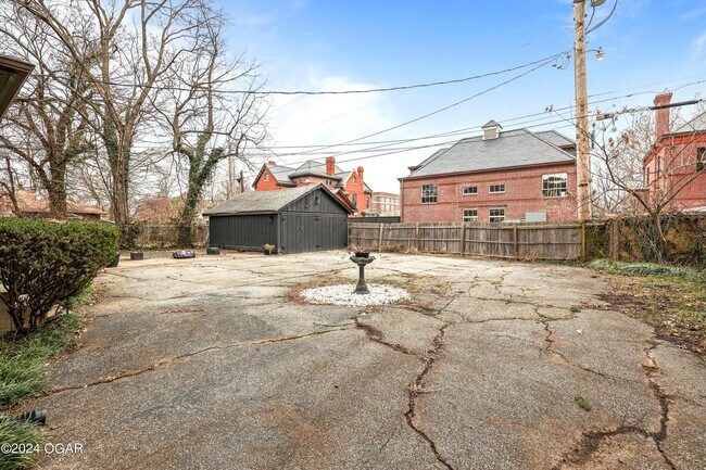 Building Photo - 415 S Jackson Ave