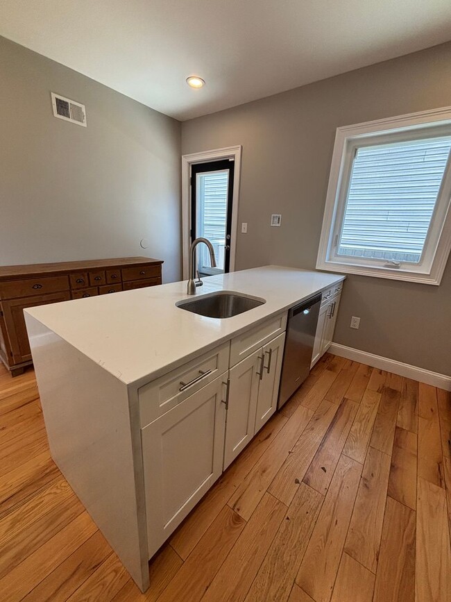 Building Photo - Gorgeous 4 Bedroom house with Three Roof-D...