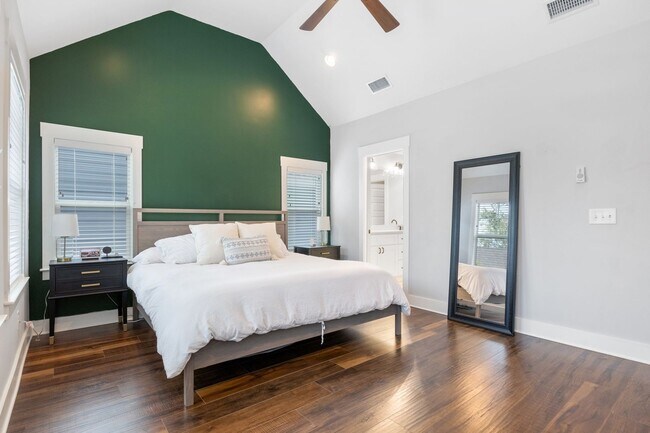 Building Photo - 3 Bedroom Inglewood Home