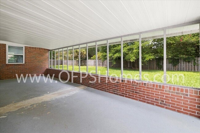 Building Photo - 1112 Coral Dr