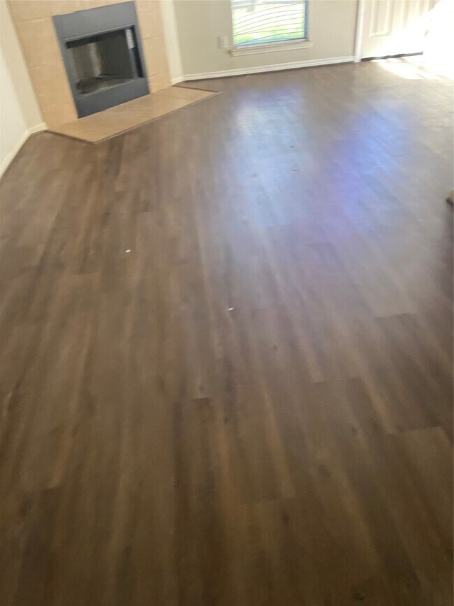 Building Photo - 1930 Shady Oaks Ct