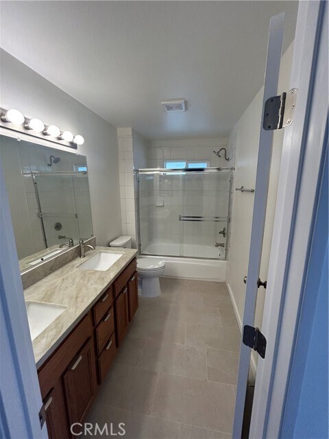 Building Photo - 852 Glenwick Ave