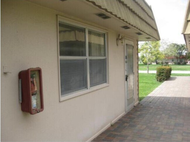 Building Photo - 166 Valencia Dr