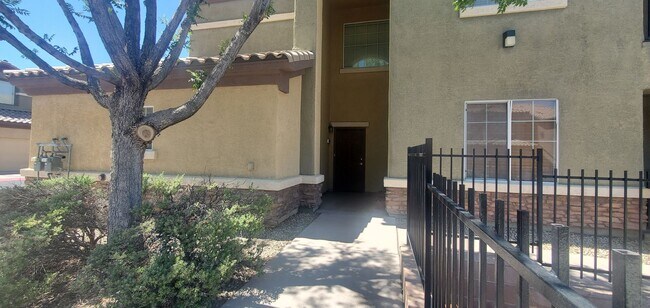 Building Photo - Stunning Condo with Attached Garage
