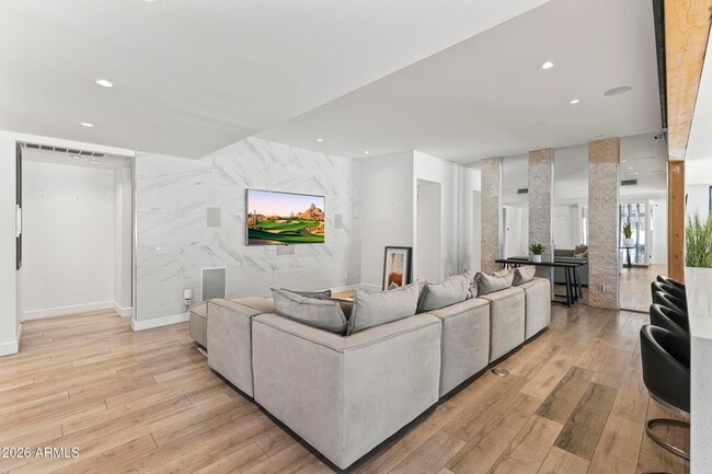 Building Photo - 6834 N 72nd Pl