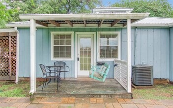 Building Photo - 15510 Cypress Garden Dr