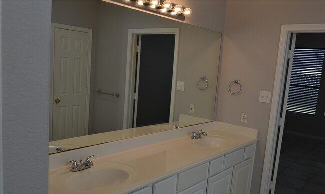 Building Photo - 22755 Cascade Springs Dr