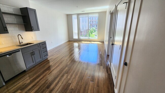 Building Photo - 275 2nd Ave