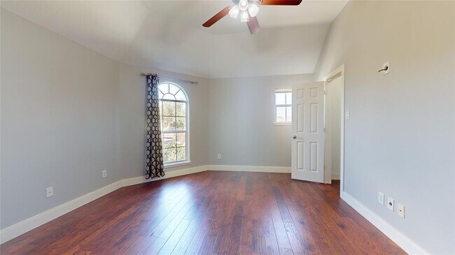 Building Photo - 328 Malone St