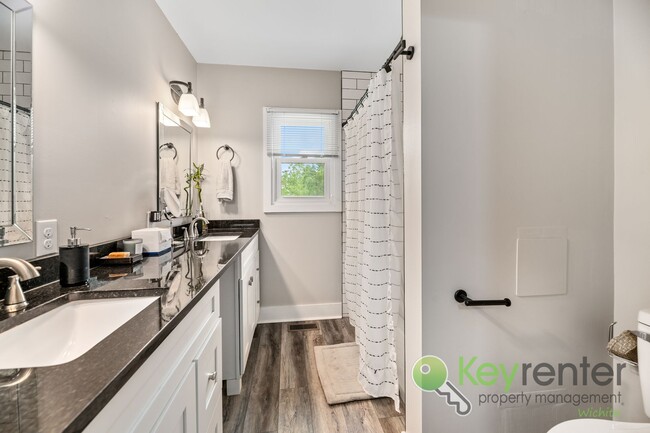 Building Photo - Delano District | Renovated 3 Bedroom 3 Ba...