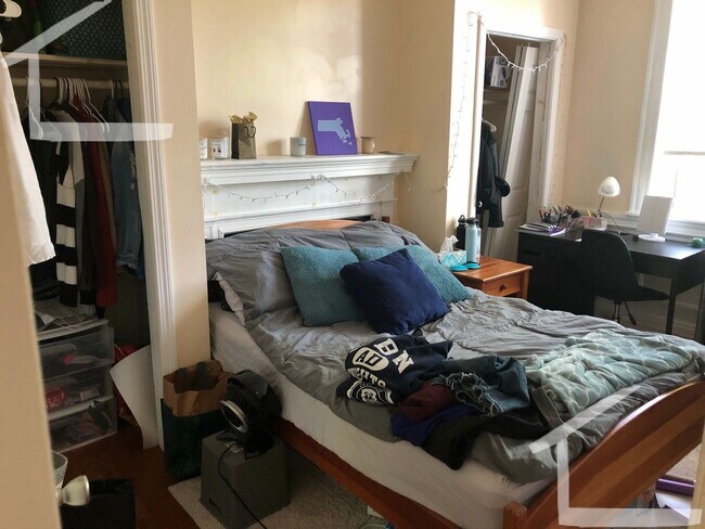 Building Photo - 60 Thatcher St