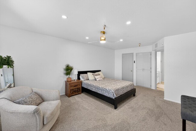 Building Photo - 425 S Parkcrest