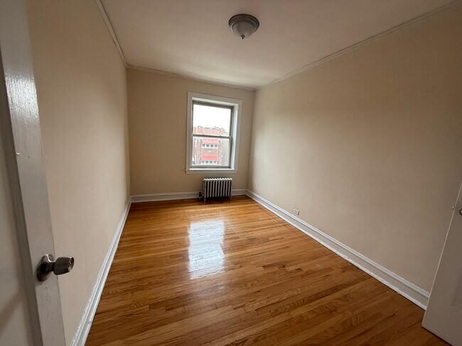 Building Photo - 2111 Grove Ave
