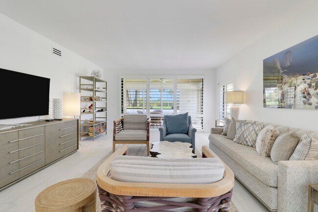 Building Photo - 275 S Beach Rd