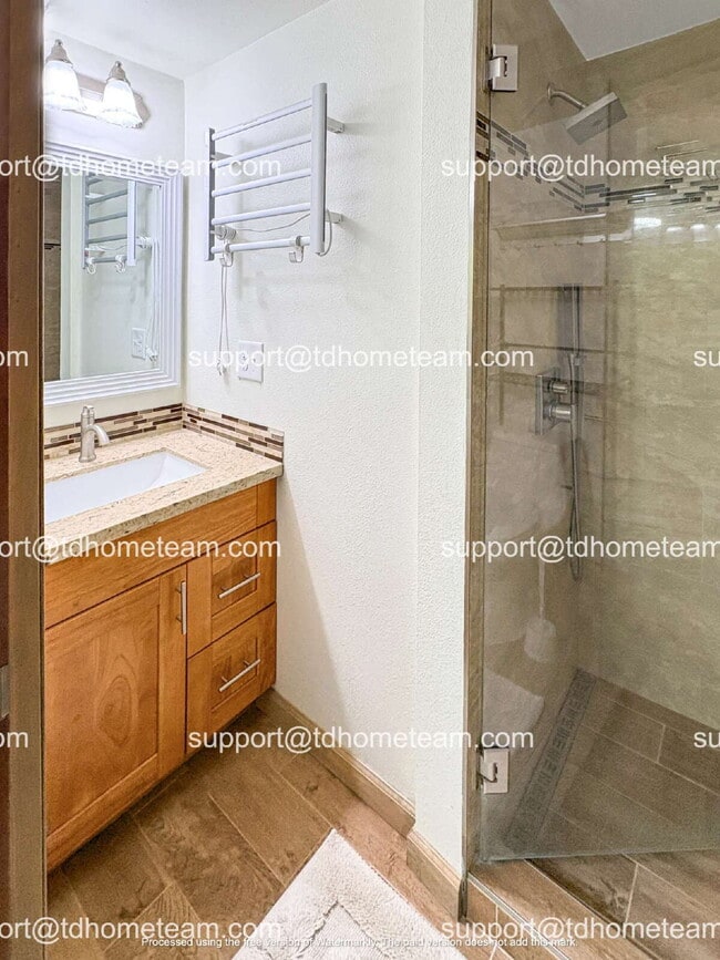 Building Photo - "Charming 2-Bed Gem in Renton with Granite Elegance – 620 sqft of Cozy Living!"