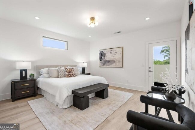 Building Photo - 24 Hutchinson St NE