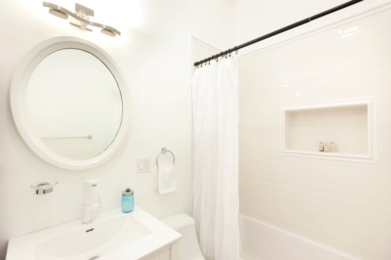 Building Photo - 1845 N Wilmot Ave