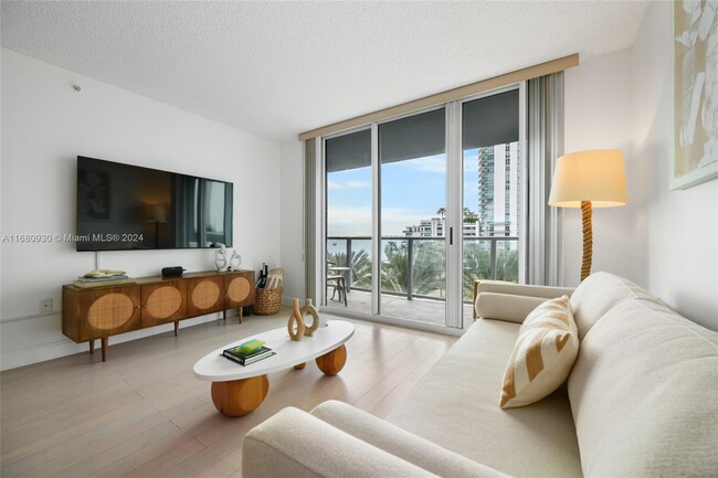 Building Photo - 1155 Brickell Bay Dr