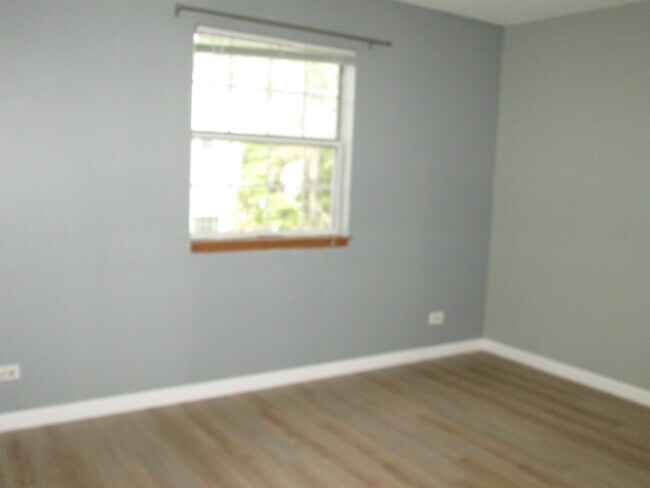 Building Photo - 56 N Victoria Ln