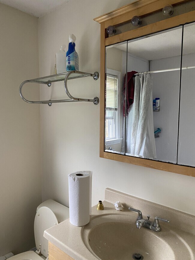 Building Photo - 5 Sunnyside Ave