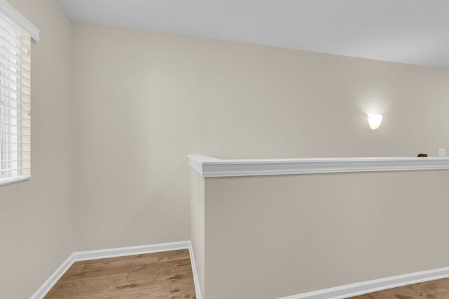 Building Photo - Stunning 3-Bed / 2.5-Bath Home in Park Cir...