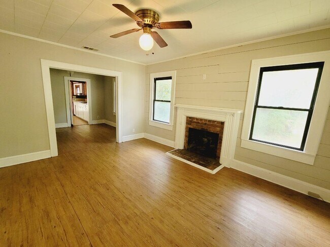 Building Photo - 526 N Adams St