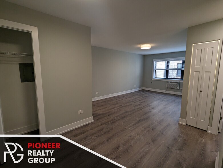 Building Photo - 503 W Barry Ave