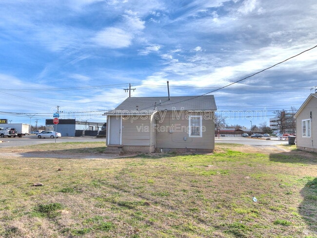 Building Photo - 4011 N Rockwell Ave