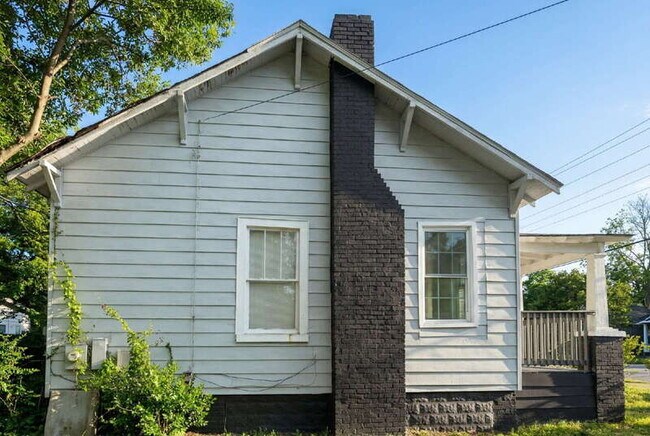 Building Photo - 3101 12th Ave