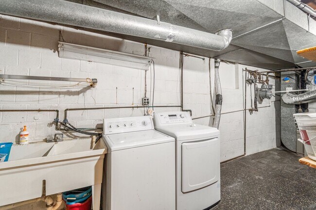 Building Photo - Charming 4BR/2BA Home for Rent in McLean!