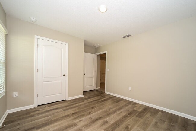 Building Photo - 86106 Railway Pl