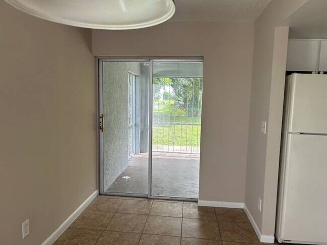 Building Photo - Flexible Living in a Prime Cape Coral Spot