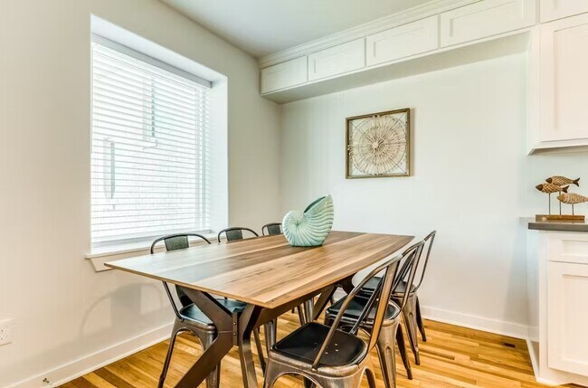 Building Photo - 1822 25th St