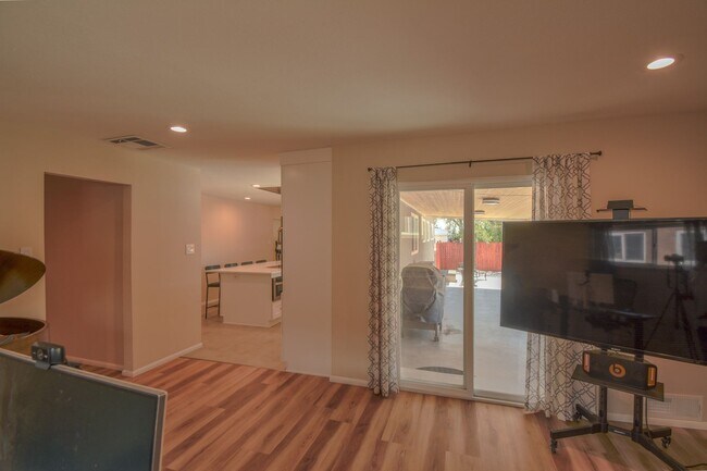 Building Photo - 9501 Arvilla Ave NE