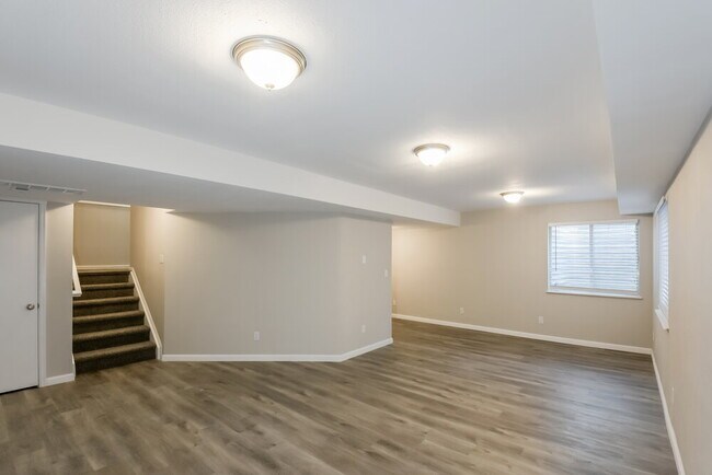 Building Photo - 5521 W 117th Pl