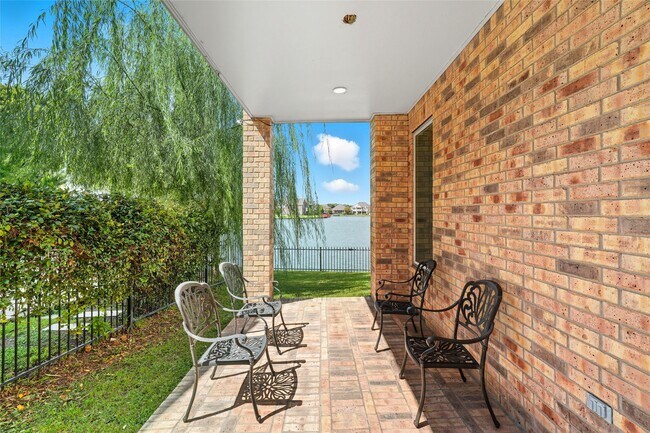 Building Photo - 5934 Stratford Gardens Dr