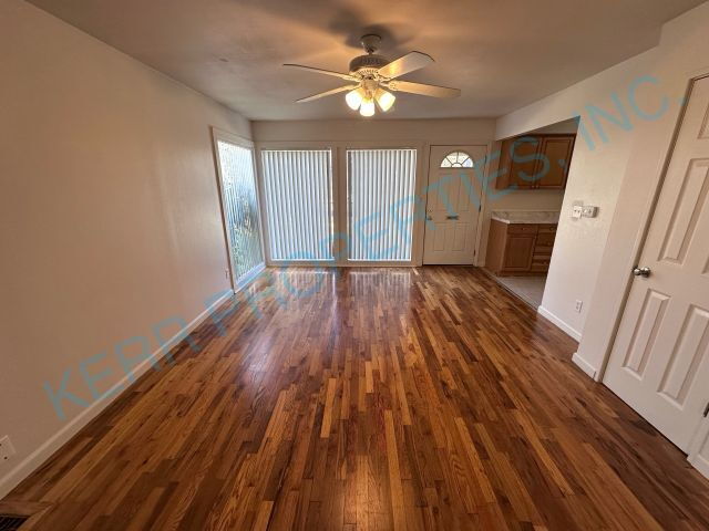 Building Photo - Charming 3-Bed Retreat in Milwaukie - Cozy 923 Sq Ft Haven!