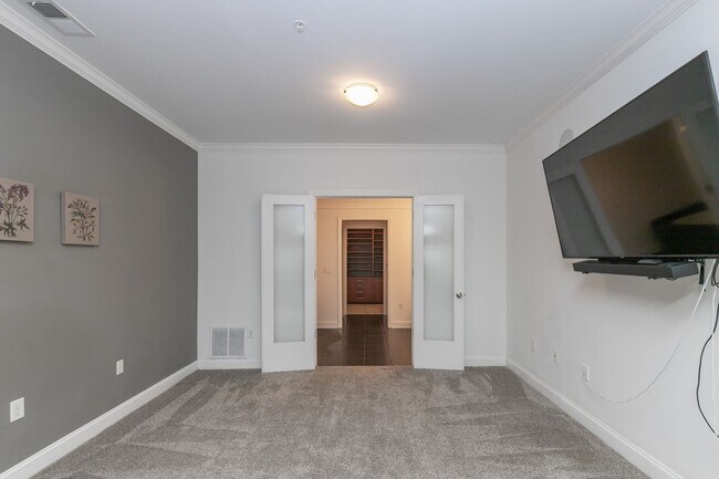 Building Photo - 2929 McGee Trafficway