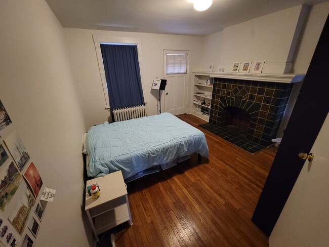 Bedroom 2 - 5331 Beeler St