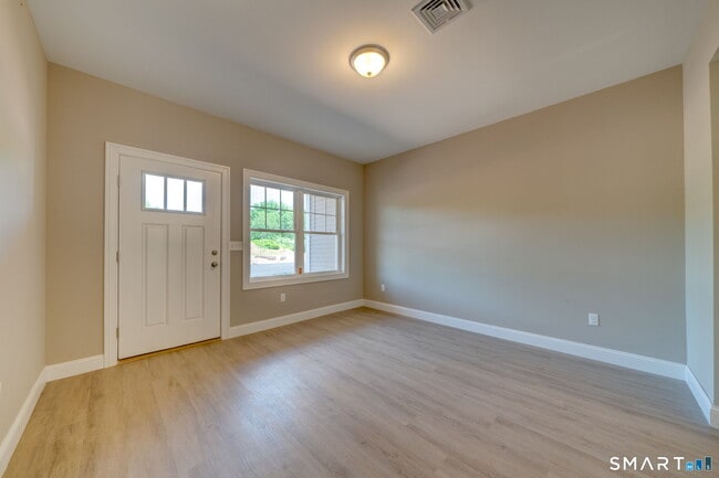 Building Photo - 37 Hunters Ln