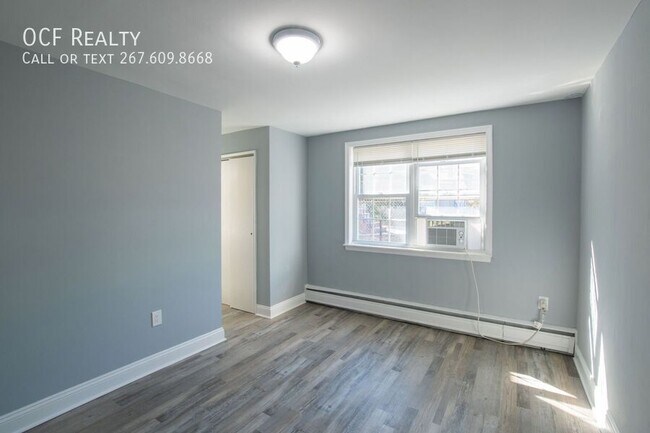 Building Photo - 5905 Houghton St