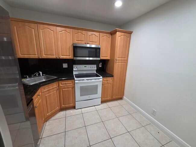 Building Photo - 3840 Coral Tree Cir