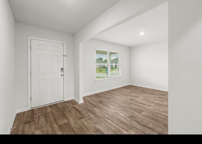 Building Photo - 5832 Viking Wy