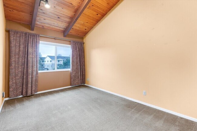 Building Photo - RIVERFRONT CONDO IN LONGVIEW