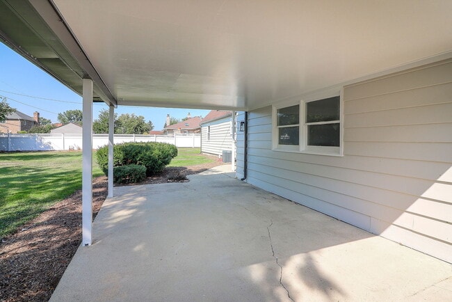 Building Photo - 4N150 5th Ave