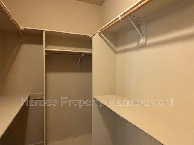 Building Photo - 6251 W Geneva St