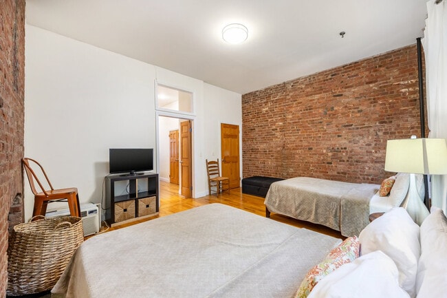Building Photo - 112 W 136th St