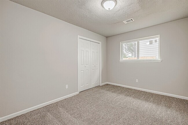 Building Photo - 635 Tarpaulin Way