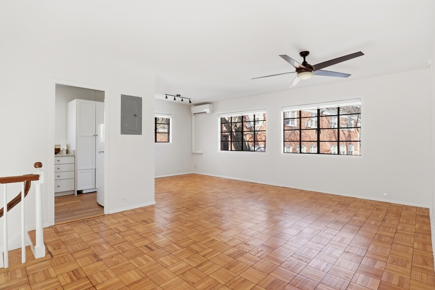 Building Photo - 3115 Martha Custis Dr